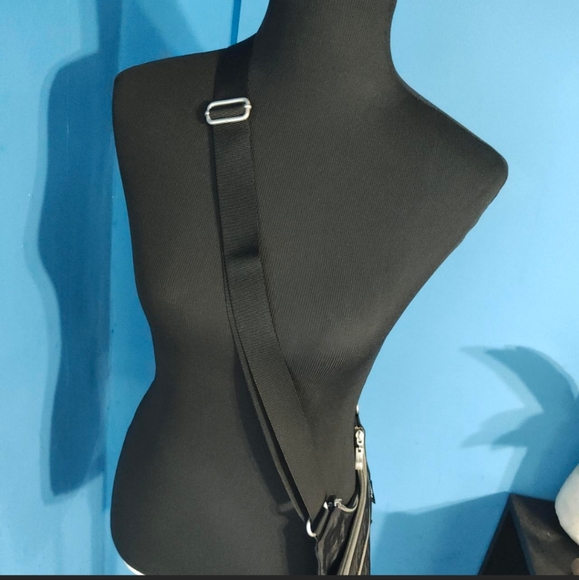 Baggallini crossbody black handbag - Picture 5 of 5